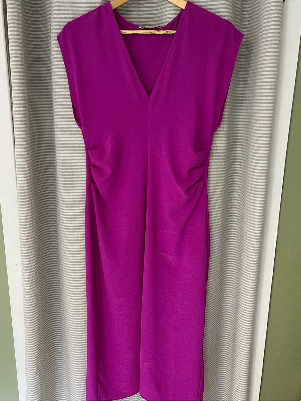Zara Sleeveless V-Neck Shift Dress in Bright Magenta